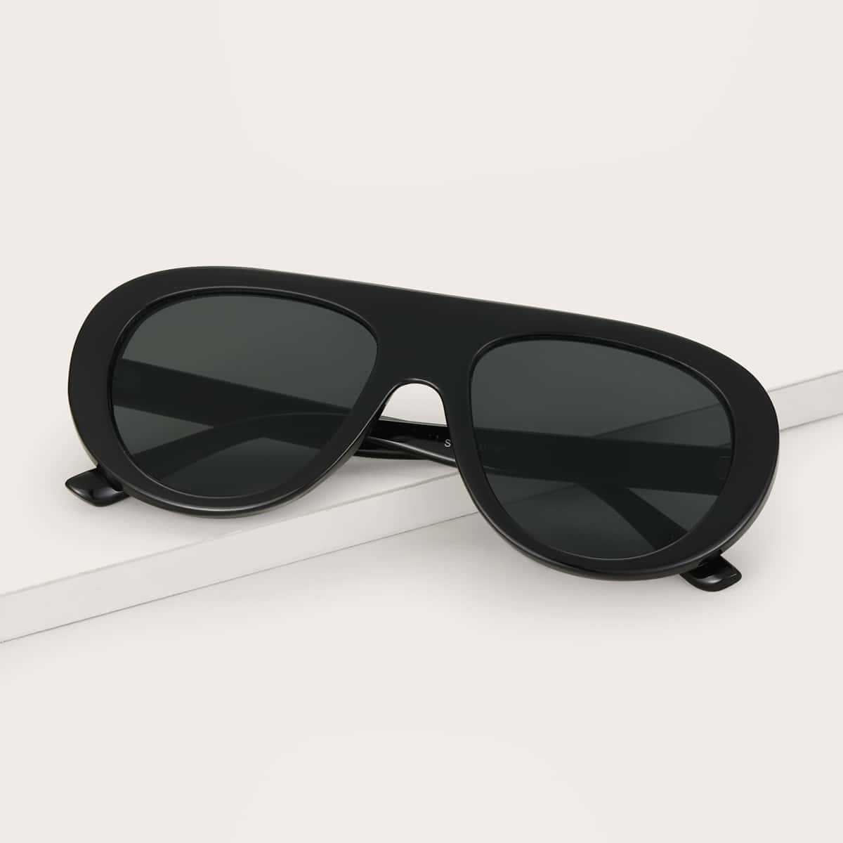 

Flat Top Sunglasses With Case, Black
