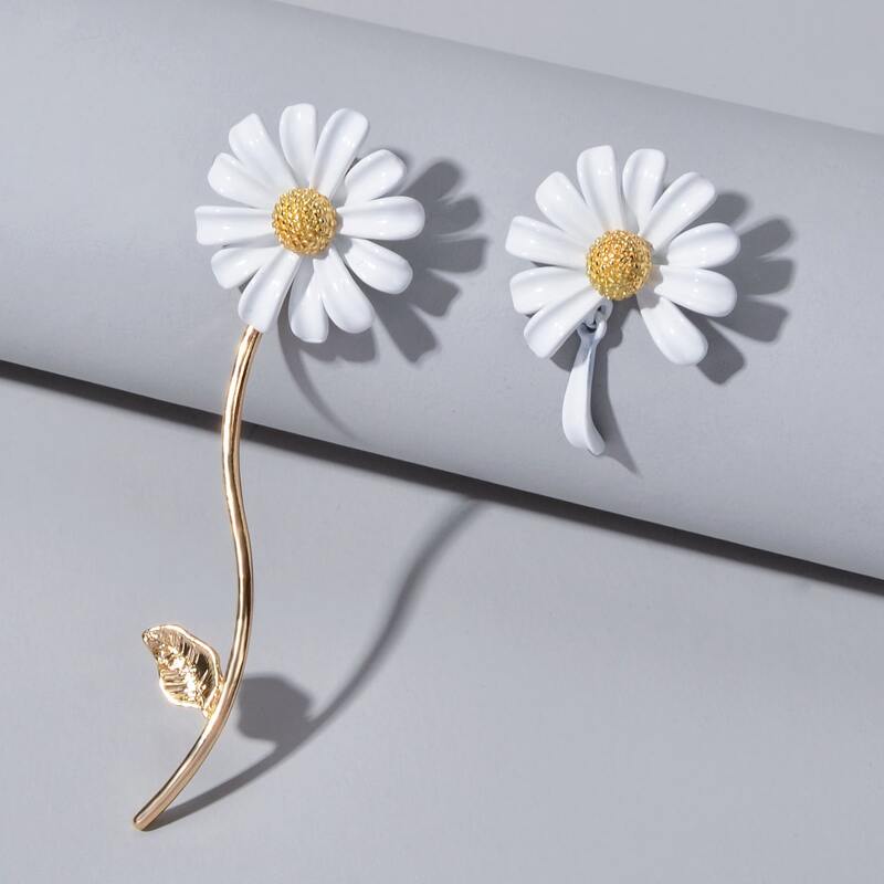 

Daisy Design Mismatched Earrings, White