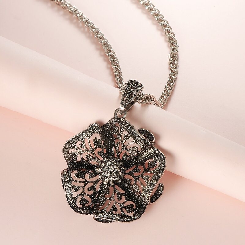 

Guys Flower Charm Necklace, Silver