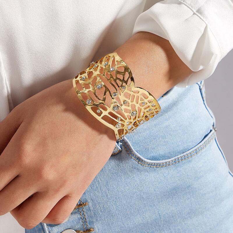 

1pc Hollow Out Rhinestone Engraved Bracelet, Gold