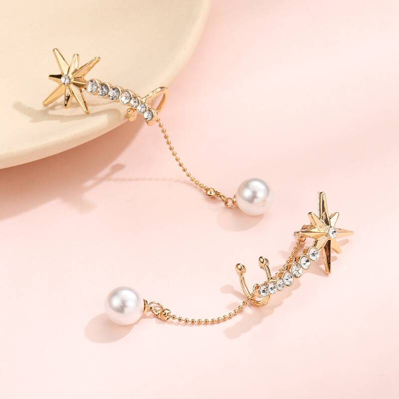 

Rhinestone Star Design Earrings, Gold