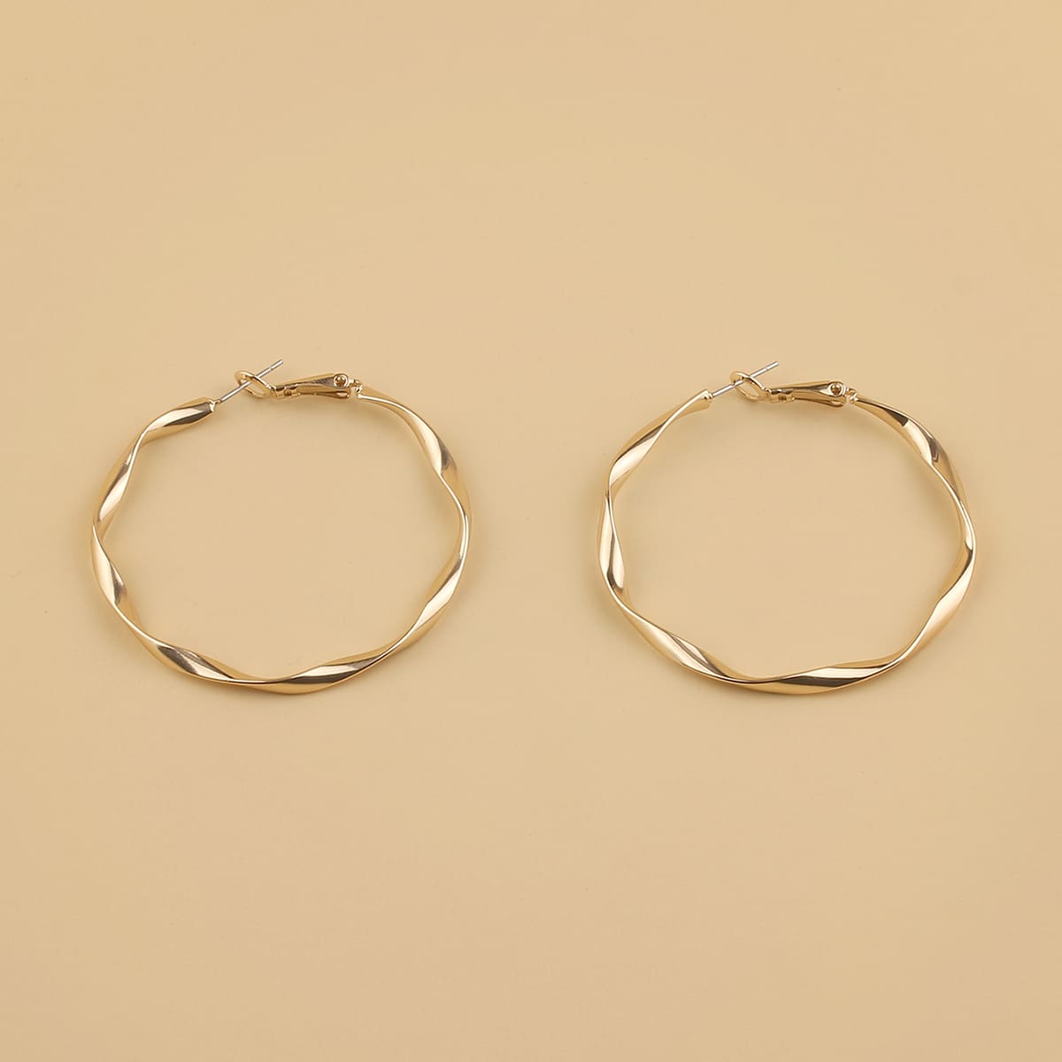 

Structured Hoop Earrings, Gold