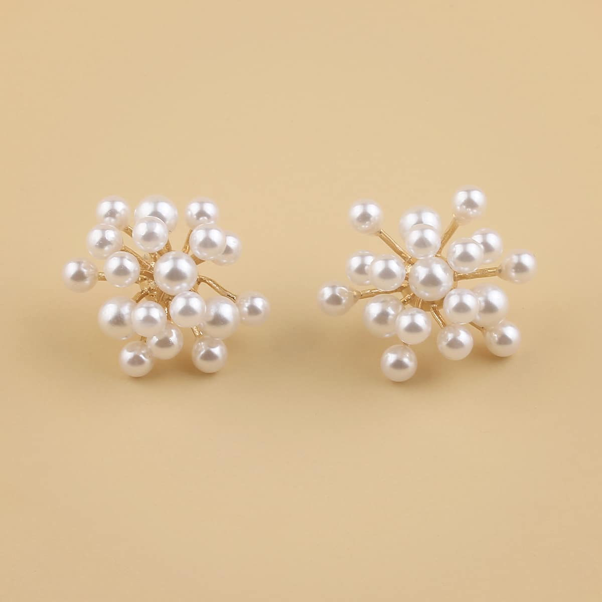 

Faux Pearl Decor Stud Earrings, White