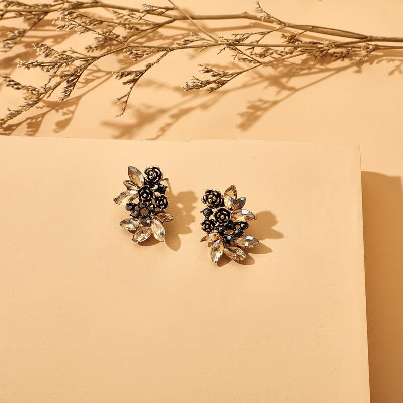 

Floral Design Stud Earrings, Multicolor