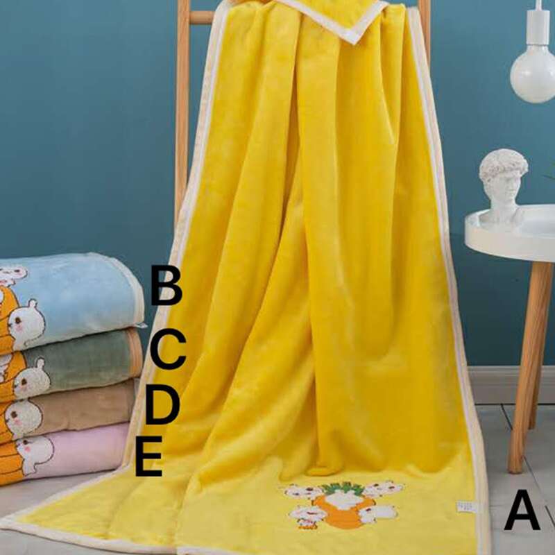 

1pc Cartoon Graphic Blanket, Yellow