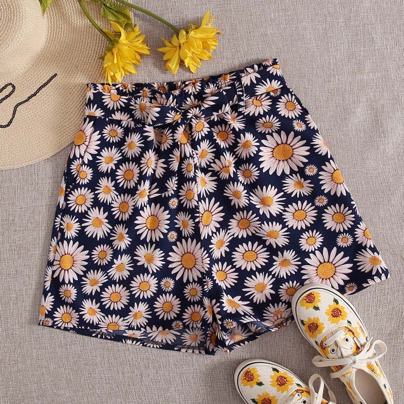 

Allover Daisy Floral Belted Shorts, Multicolor
