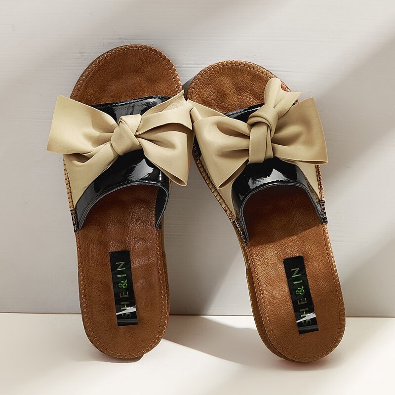 

Bow Decor Patent Sliders, Black