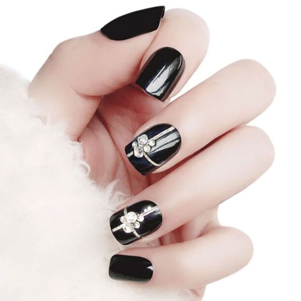 

24pcs Rhinestone Engraved Fake Nail & Double-sided Tape, Black