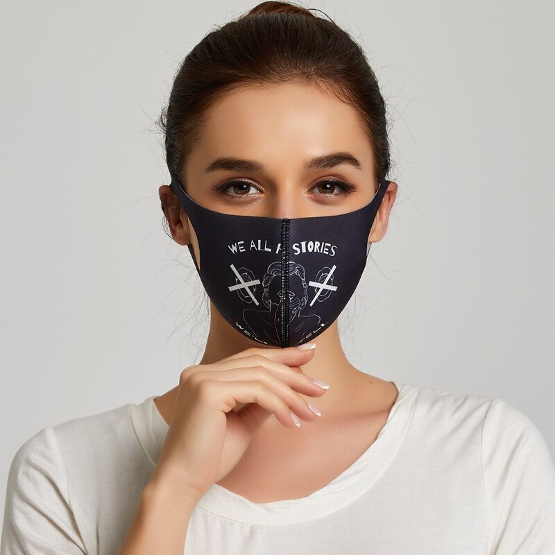 

Letter Graphic Face Mask, Black