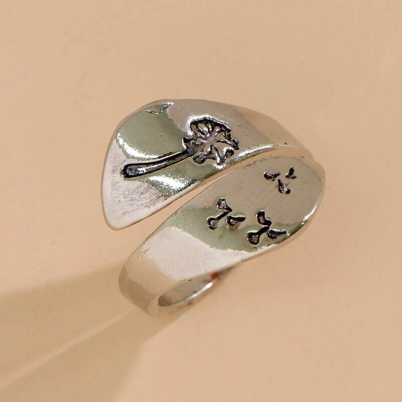 

Floral Pattern Ring, Silver
