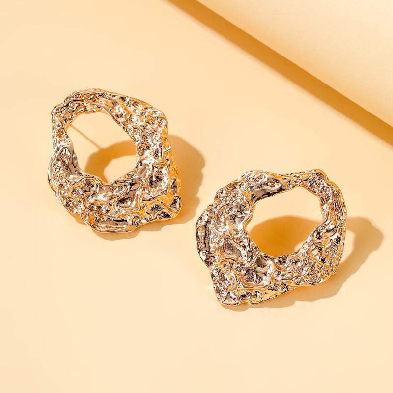 

Textured Metal Design Earrings, Gold