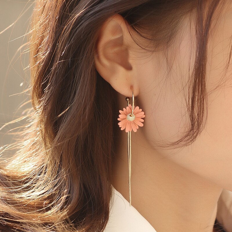

Daisy Decor Drop Earrings, Pink