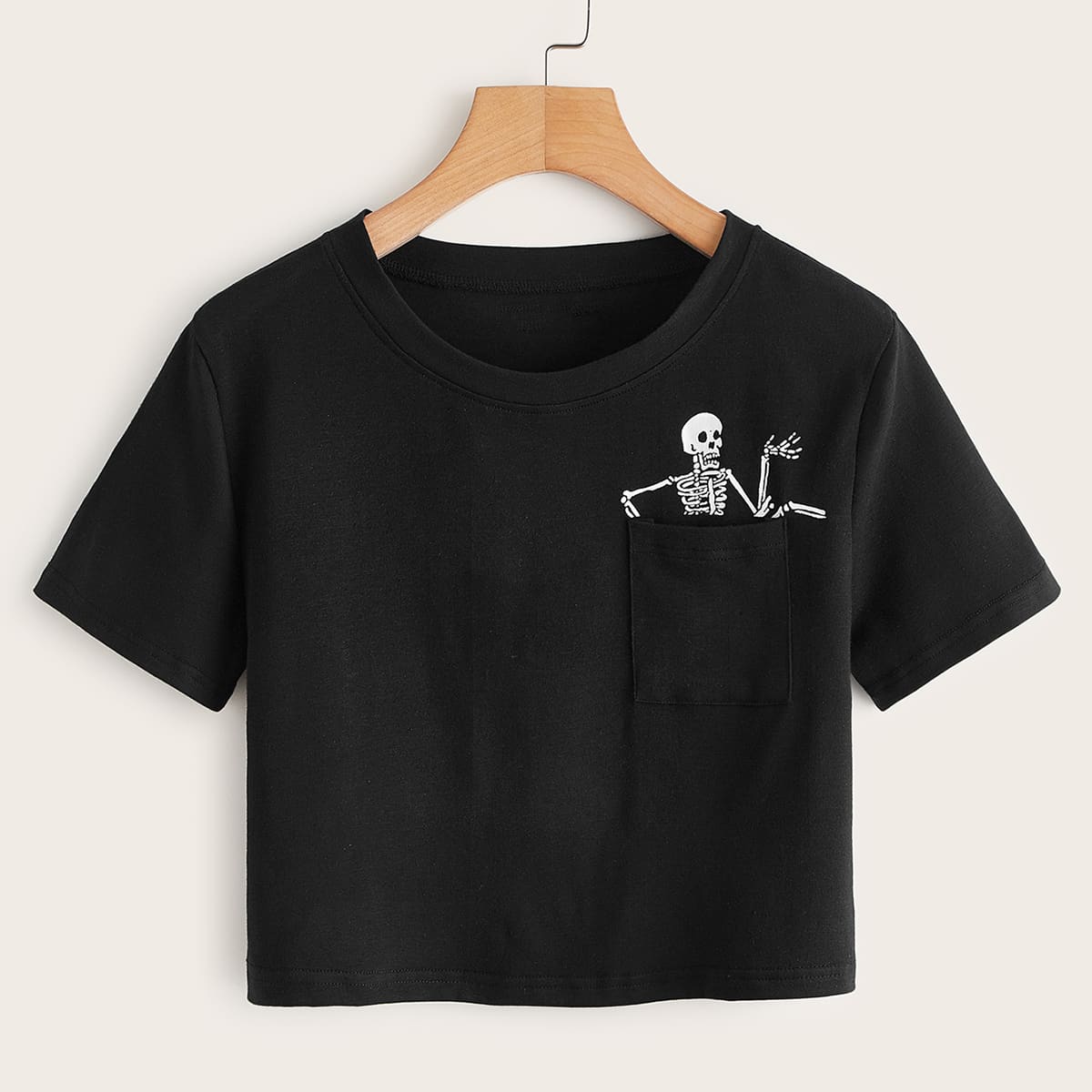 

Skull Graphic Black Crop Tee