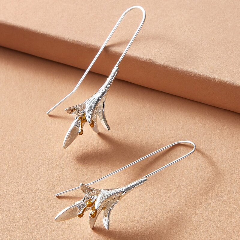 

Flower Decor Earrings, Silver