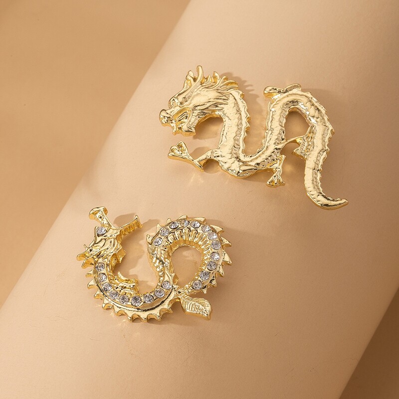

Dragon Design Stud Earrings, Gold