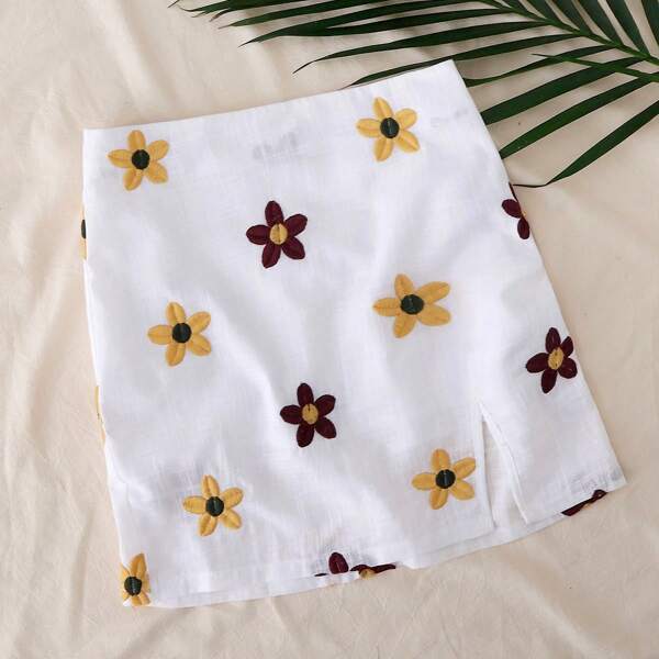 

Plus Embroidered Floral Split Hem Skirt, White