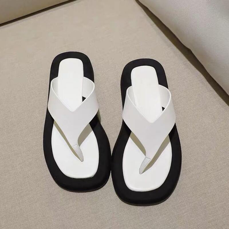 

Colorblock Flip Flops, Black and white