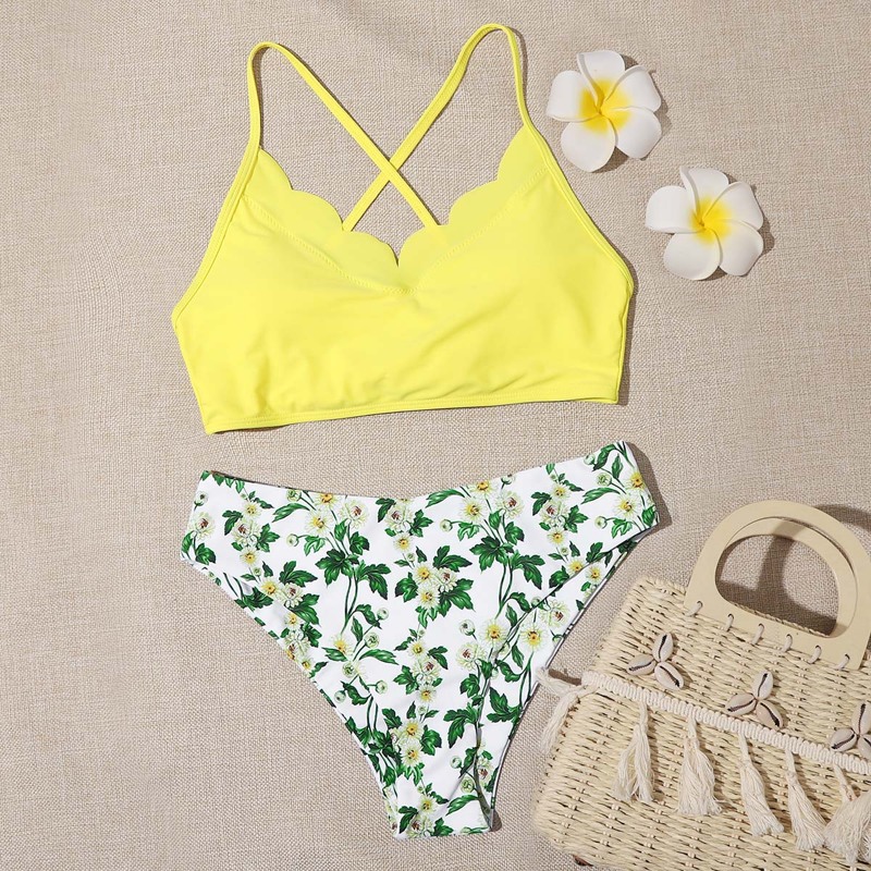 

Floral Scallop Trim Bikini Swimsuit, Multicolor