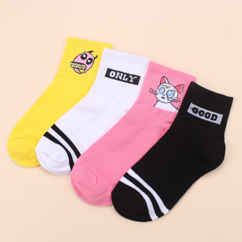 

4pairs Letter Graphic Socks, Multicolor