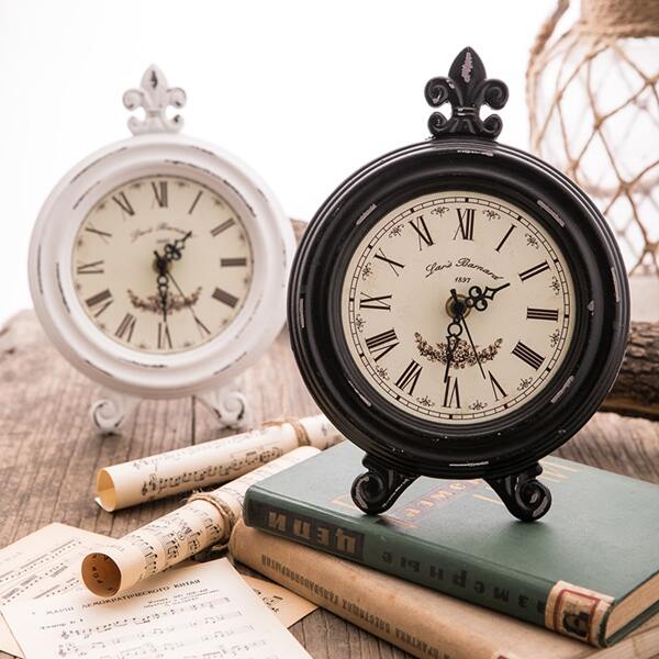 

1pcVintage Wooden Alarm Clock, Multicolor