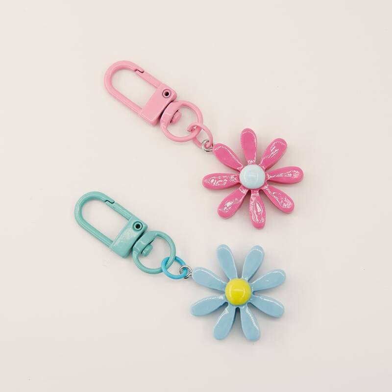 

2pcs Daisy Charm Couple Keychain, Multicolor