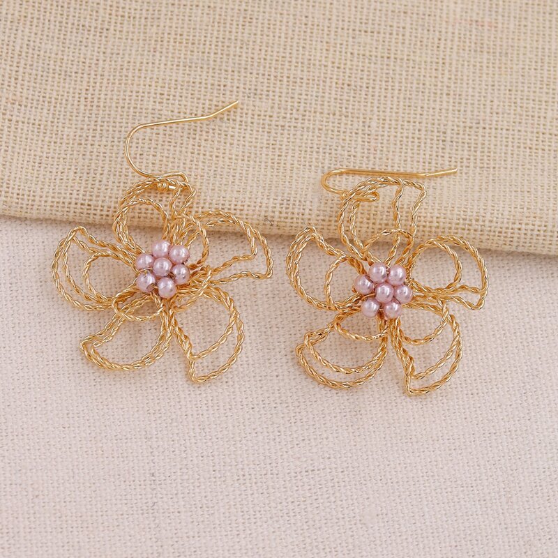 

Metal Flower Earrings, Gold