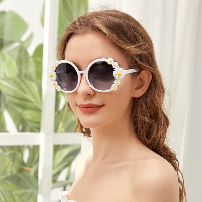 

Daisy Decor Round Frame Sunglasses, Blue