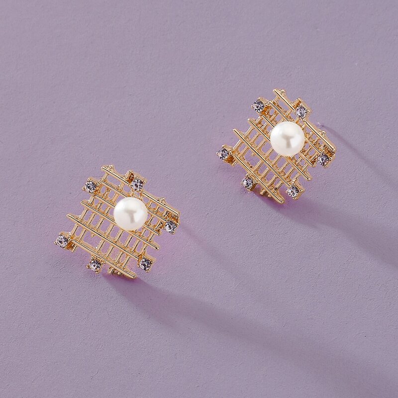 

Faux Pearl Decor Stud Earrings, Gold