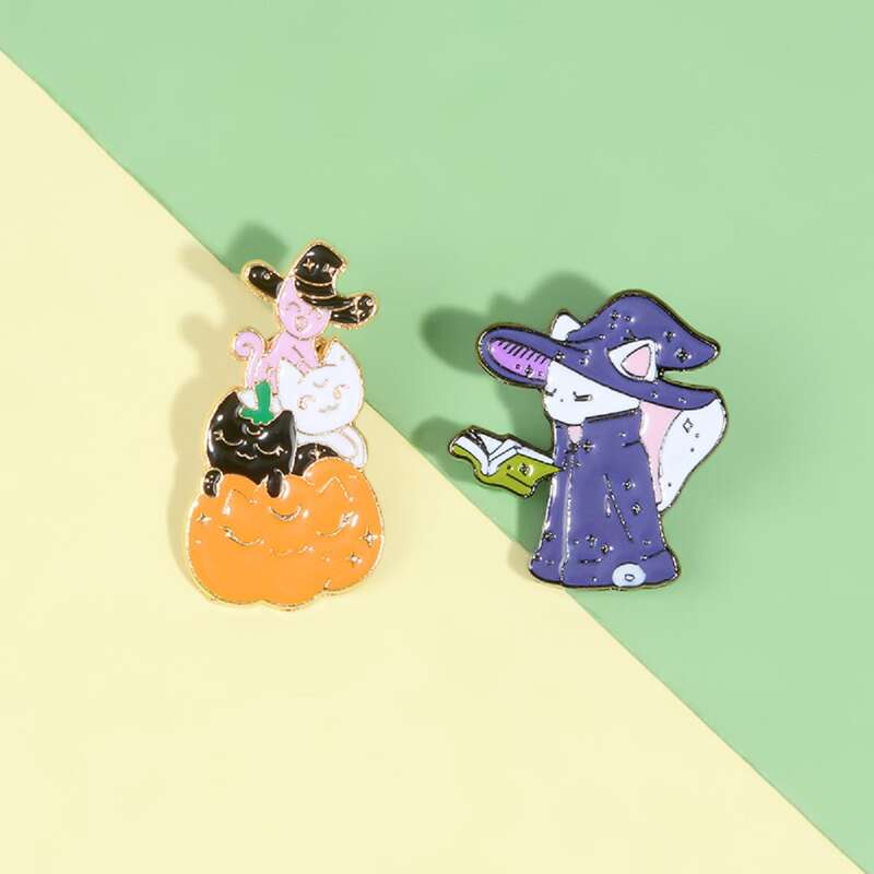 

2pcs Cartoon Design Brooch, Multicolor