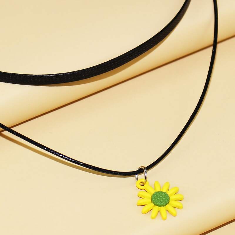 

Flower Layered Necklace, Black