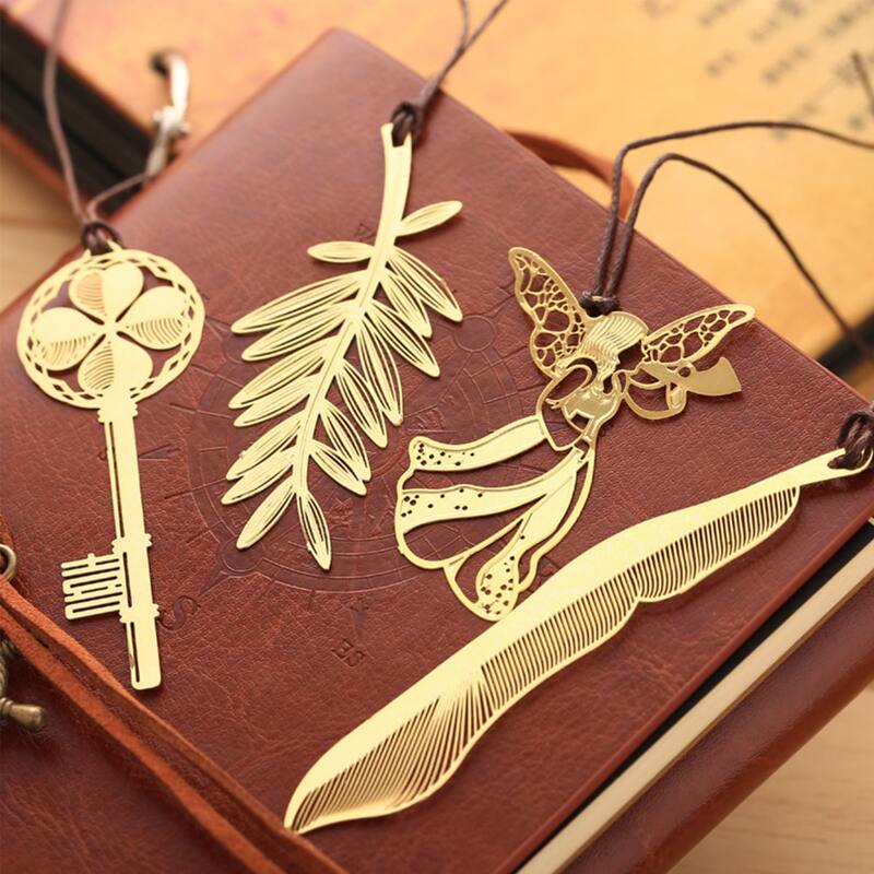 

1pc Hollow Metal Bookmark, Gold