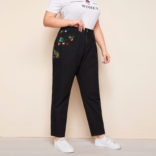 

Plus Floral Embroidery Button Fly Mom Jeans, Black
