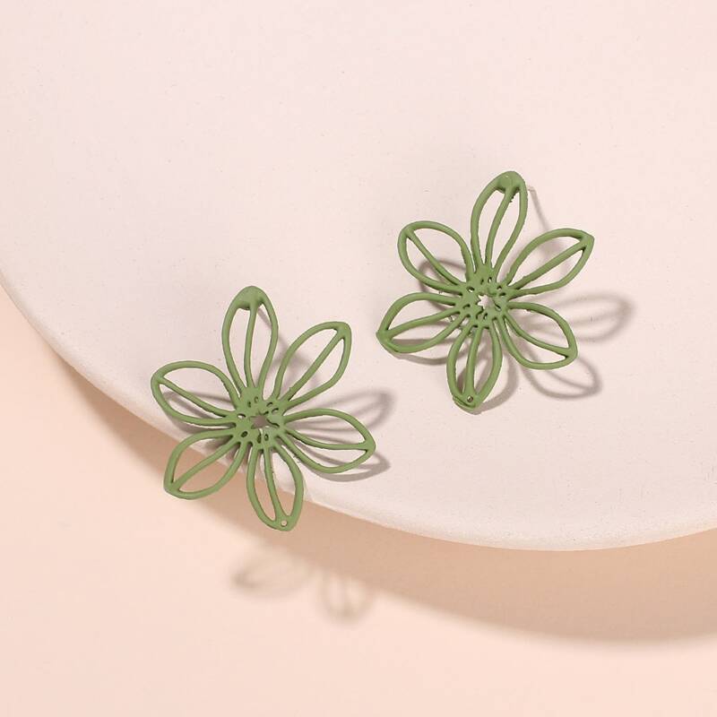 

Hollow Out Flower Stud Earrings, Green