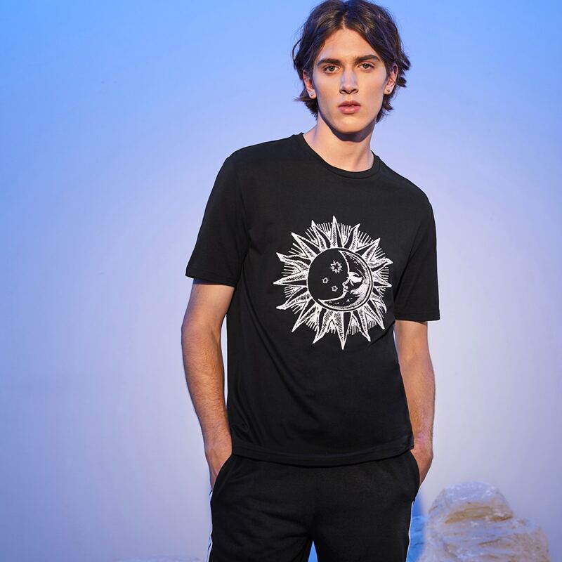 

Guys Graphic Print Top, Black
