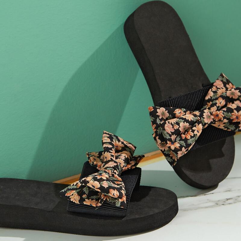 

Ditsy Floral Bow Decor Sliders, Multicolor
