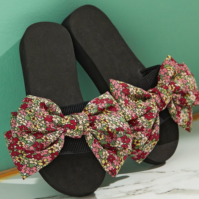 

Ditsy Floral Bow Decor Sliders, Multicolor