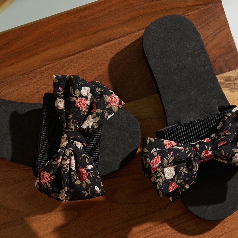 

Ditsy Floral Bow Decor Sliders, Multicolor