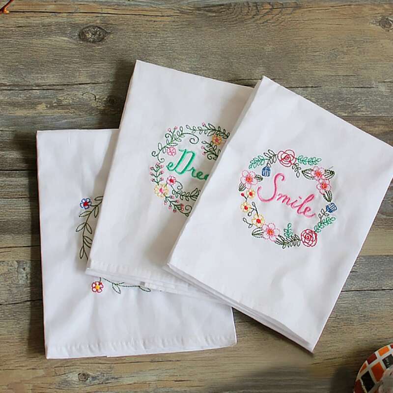 

1pc Letter Embroidery Random Placemat, White