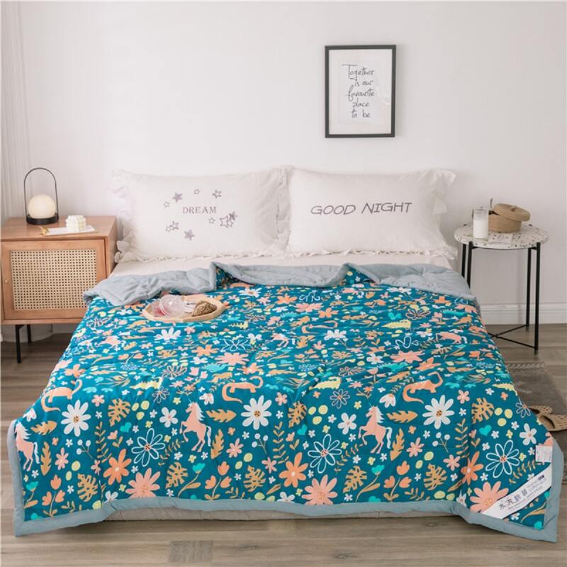 

Floral Print Quilt, Blue