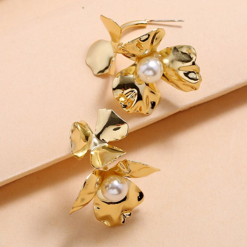 

Flower Design Drop Earrings, Gold