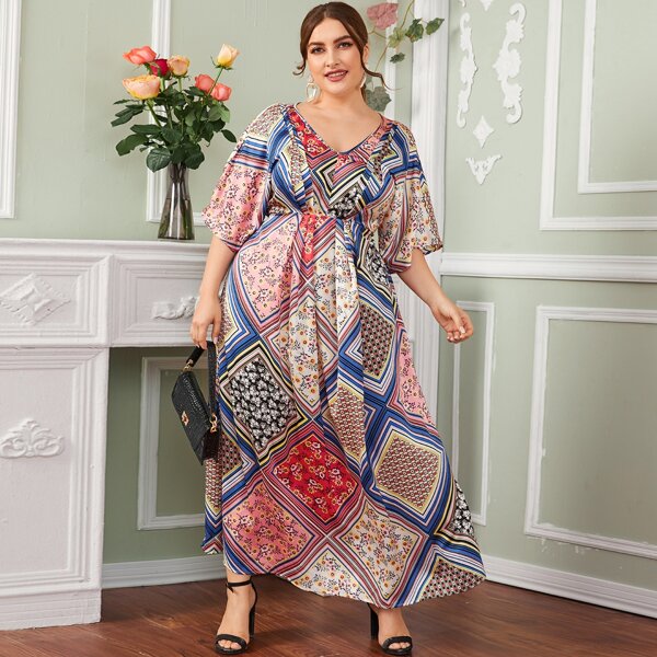 

Plus V-neck Fold Pleated Detail Scarf Print Dress, Multicolor