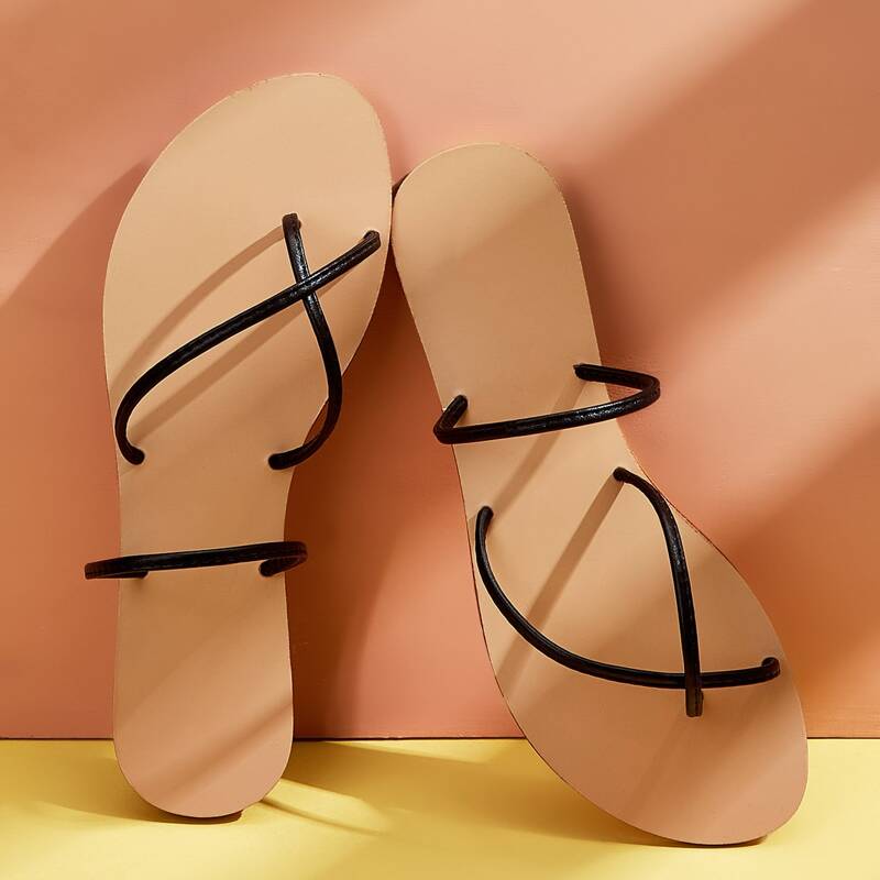 

Toe Post Thin Strap Sliders, Black