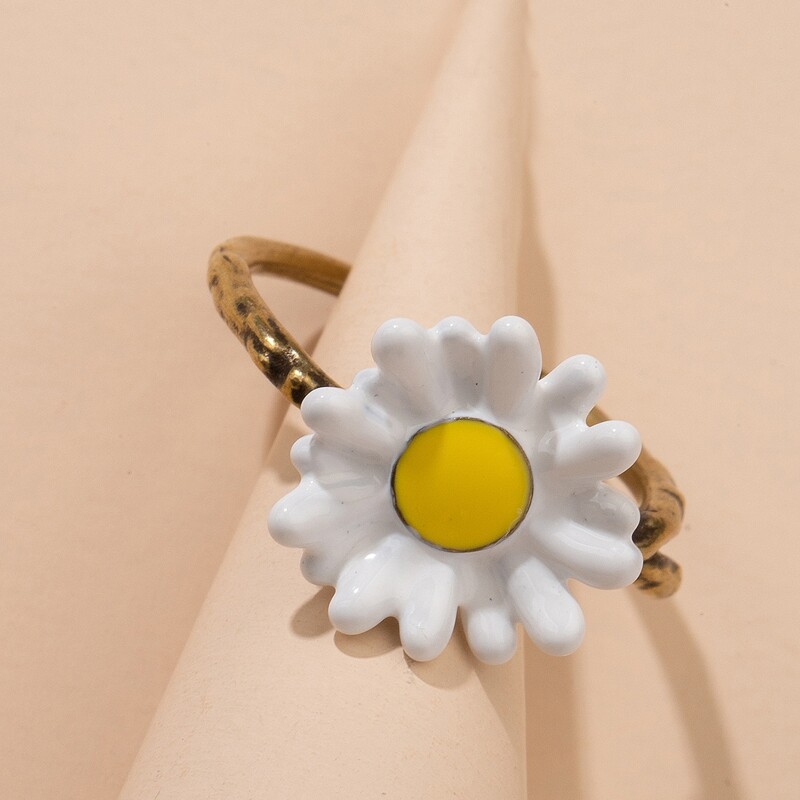 

Daisy Decor Ring, Multicolor