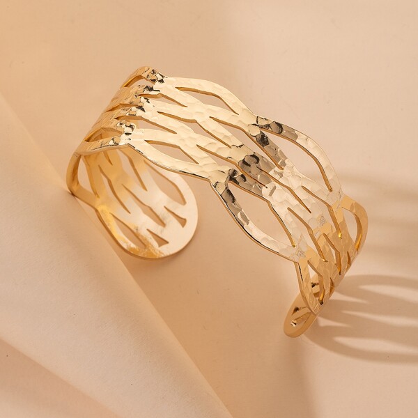 

Hollow Out Metal Cuff Bangle, Gold