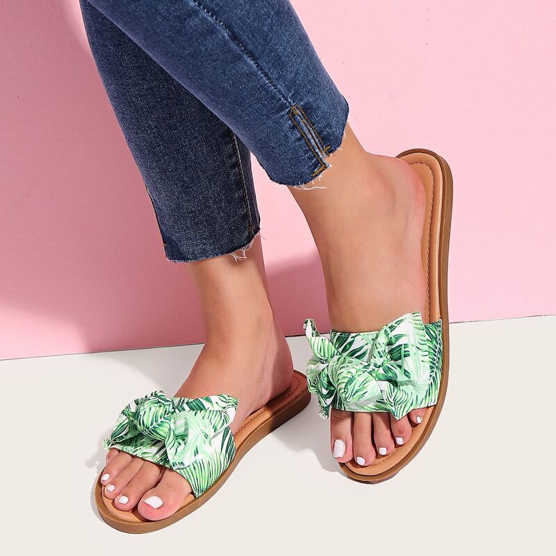 

Bow Decor Leaf Graphic Sliders, Green