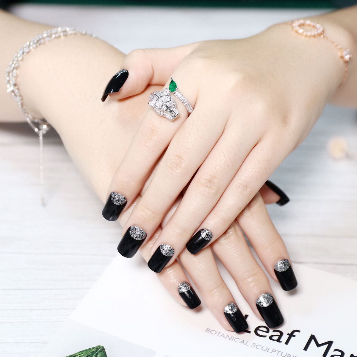 

24pcs Glitter Fake Nails & Double Sided Tape & Manicure, Black