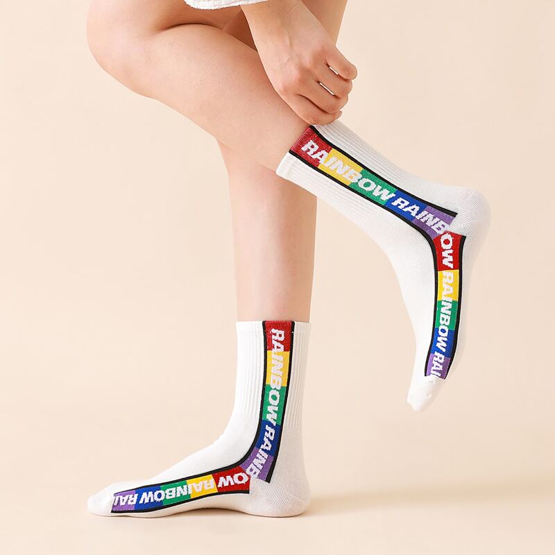 

2pairs Letter Graphic Socks, Multicolor