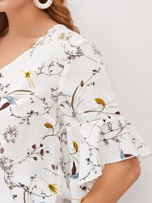 SHEIN LUNE v領植物圖案荷葉邊袖上衣 - 白色 - 查看 5