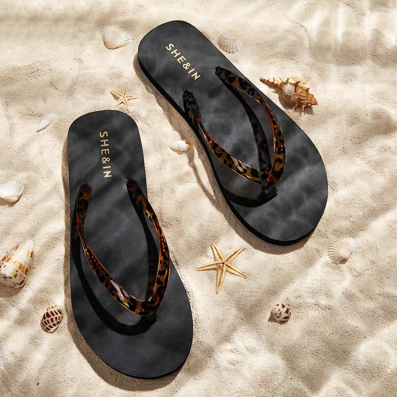 

Leopard Flip Flops