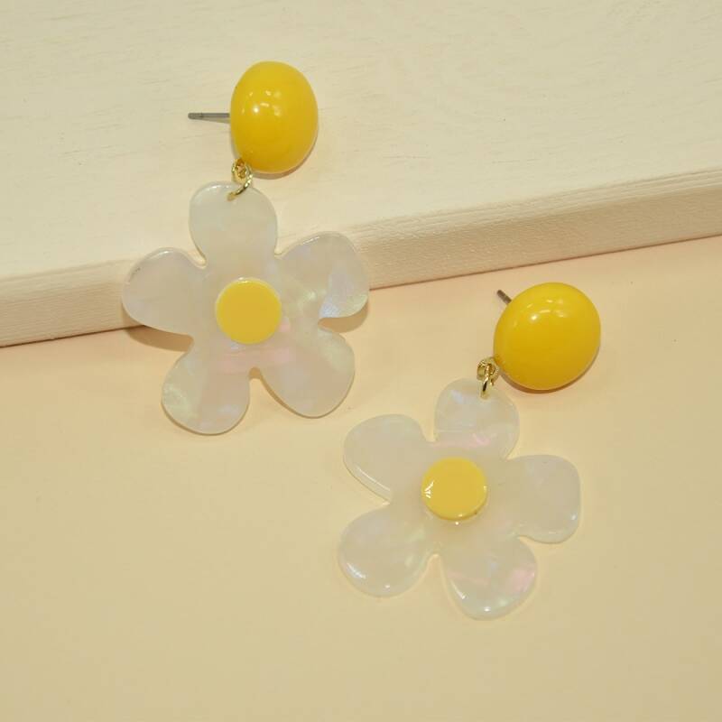 

Flower Shaped Drop Earrings, White